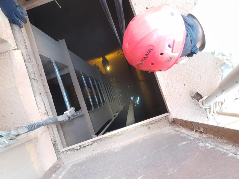 Trabalhador cai de oito metros de altura em fosso de elevador